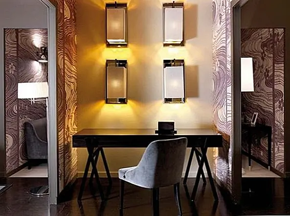 Освещение является важной частью создания правильной атмосферы, но оно также может быть художественным. Красивые светильники на стене могут быть искусством сами по себе.