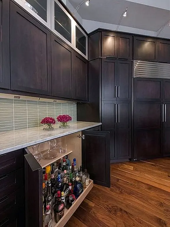 Вы также можете получить ящик и шкаф, установленный под столешницами, что делает его простым и быстрым способом открыть панель!