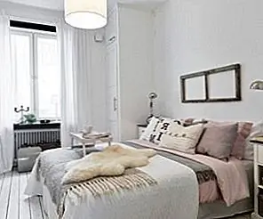 Романтический интерьер апартаментов с нейтральными и пастельными тонами