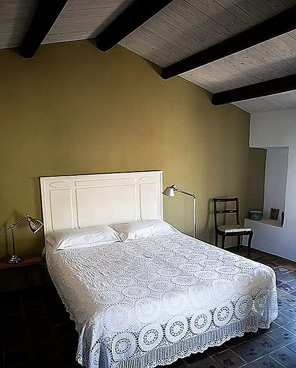 Этот дом представляет собой фантастическое сочетание старого и нового, двух элементов, которые вы не можете отличить. Это идеальное место для тех, кто хочет убежать из города и просто наслаждаться каждой секундой своей жизни, любуясь пейзажем и наслаждаясь спокойной атмосферой. {Pics by Courtesy of Welcome Beyond и найденный в день}