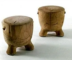 Милый солидный деревянный стул Ildiko от Алехандро Руиса