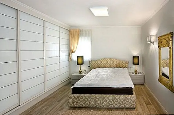 Стильные шкафы с раздвижными дверями, простые и вместе с тем очень функциональные