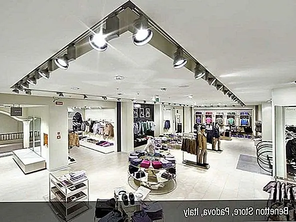 «Международный форум Re Lighting» - это место, где люди встречаются, отраслевые эксперты, на конференциях, семинарах, а также пробуют самые новые технологии в системе. «Форум» ведет к прочным партнерским отношениям между заказчиками, дизайнерами и дизайнерами освещения. Я думаю, что система «Re lighting» может хорошо поместиться в вашей квартире или доме, а также в магазинах. Вы можете установить их точно там, где вы хотите, чтобы свет бился, чтобы мебель или украшение внутри вашего дома выделялись. {Found on frameweb}.