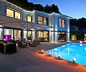 Современная вилла Costa d'en Blanes на острове Майорка