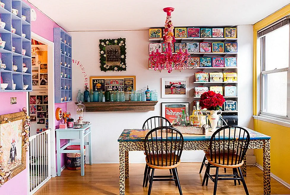 Этот уголок для завтраков и ремесел уникален, яркий, эклектичный и невероятно веселый. И это удваивается с добавлением гепарда, напечатанного на этом столе. Это лишь добавляет к художественному видению и текстурному опыту пространства.
