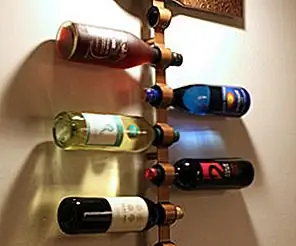 Простая и практичная винная стойка Blomus