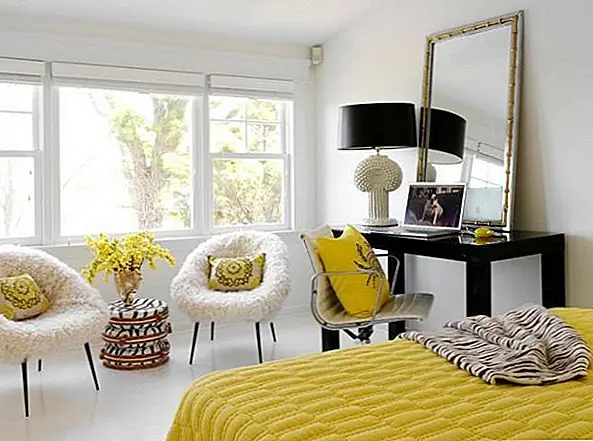 Дорогое солнце: Ты мое солнышко. Самый первый шаг в направлении оживления весны в ваш дом - это открыть окна. Может быть, даже провести пробную версию без занавесок окна этой весной. Пусть солнце светит, чтобы осветить пространство и подчеркнуть яркие цвета, которые вы уже принесли за эти годы.