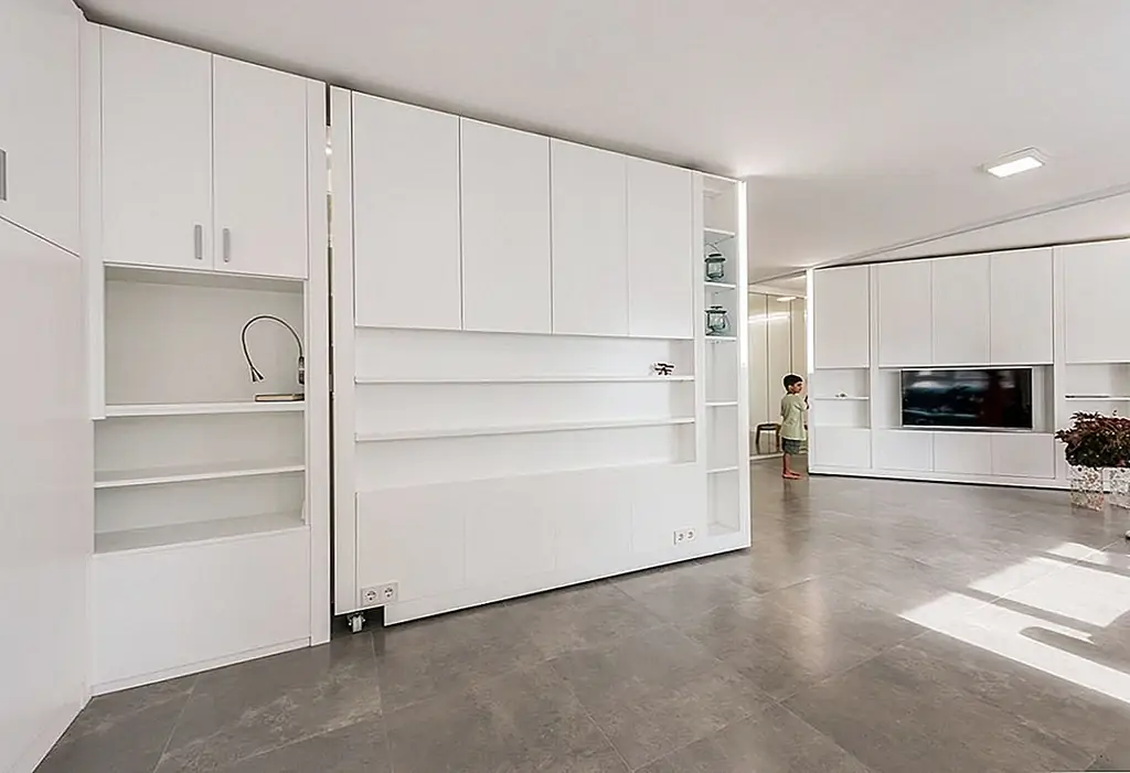 Постоянная цель команды - исследовать новые архитектурные области и найти новые способы подключения людей и улучшения коммуникации через архитектуру. В случае с MJE House они разработали действительно интересную концепцию. Резиденция предлагает три возможных макета.