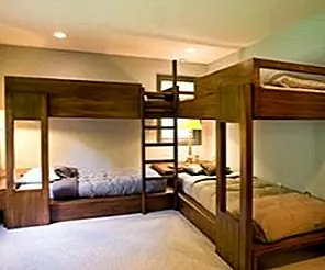 Двухъярусные кровати для четырех - замечательных космических добавок к детским комнатам