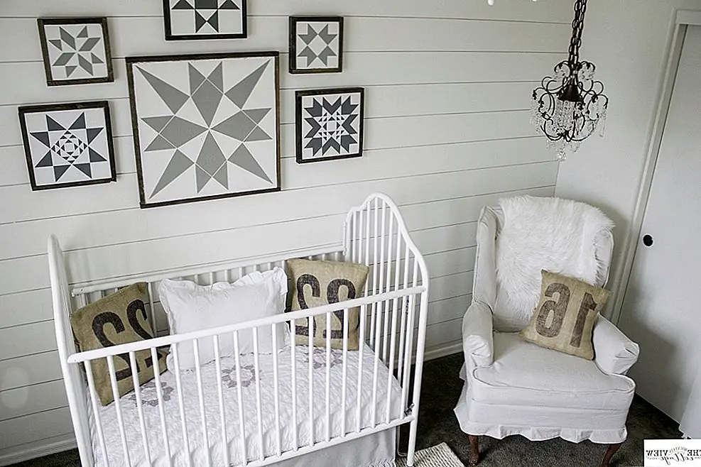 Белый цвет такой красивый, потому что ваш дом изящный и современный или деревенский деревенский, белый детский сад определенно будет смешаться. Начните с вашего базового оттенка и постройте его в зависимости от остальной части вашего дома.