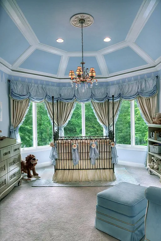 Или, если вы знаете, что у вас есть мальчик, синий - еще один замечательный монохроматический вариант. Пастельные оттенки, вероятно, являются классическим выбором, но у вас также будет темно-синий и пыльный синь.