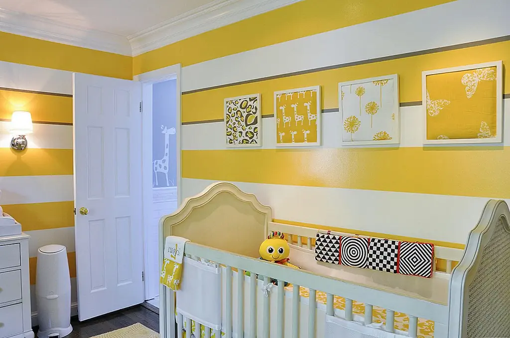 Не знаете, какой у вас пол? Желтый - это очевидно между ними. Такой счастливый цвет обязательно заставит вас улыбаться в любое время дня и ночи. И вы можете пойти на бледно-масляный оттенок или на более глубокий золотистый цвет, поэтому он не так яркий на глазах ребенка.