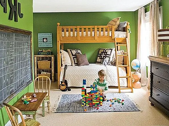 Есть и другой вариант. У вас может быть две кровати друг над другом, а нижняя - под другим, когда они не используются. Это еще один способ сэкономить место и позволить вашим детям спать рядом друг с другом. Это хорошая альтернатива, где-то между двумя другими вариантами.