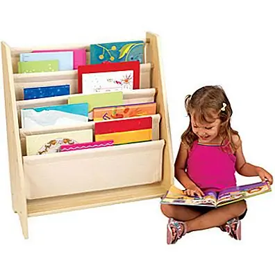 Последняя модель - Книжная полка Sling, полки которой сделаны из холста. Они очень просты в использовании, и вы можете легко их стирать, если они загрязняются. Вы можете купить его за $ 59,99, и вы можете использовать их для хранения всех вещей, которые вы хотите найти в кратчайшие сроки и при попытке правильно очистить детскую комнату.