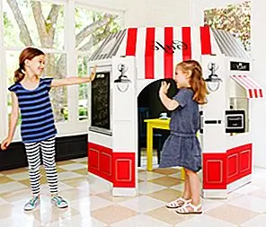 Детское кафе из картона