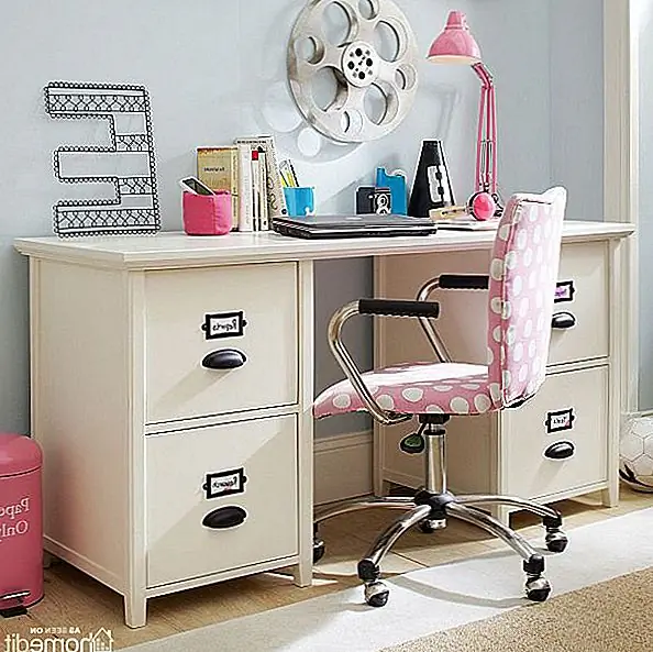 Простой и функциональный стол для писем