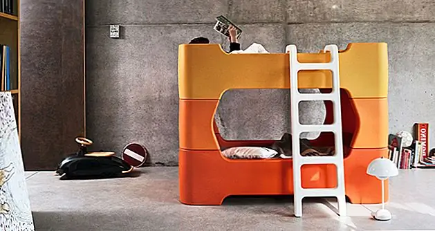 Знакомьтесь Bunky, набор из двух кроватей с красочным и привлекательным дизайном, закругленными углами и простыми и игривыми формами. Он похож на гигантскую игрушку, отличную стратегию дизайна, и она также супер стабильна и долговечна. Доступна на месте.