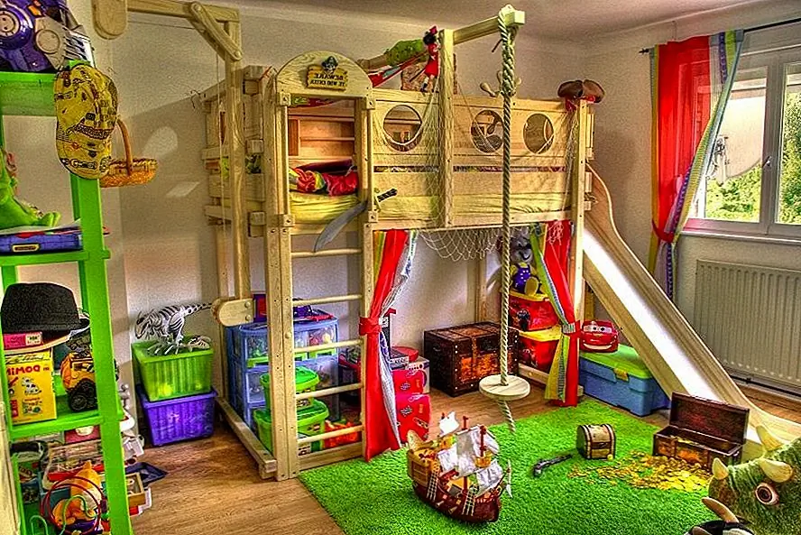 Преобразуйте двухъярусную кровать в пиратский корабль. Детям будет очень весело играть с ним, и когда это будет время сна, проблем не будет. {Found on flickr}.