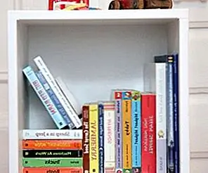 DIY book cubby с колесами скейтборда