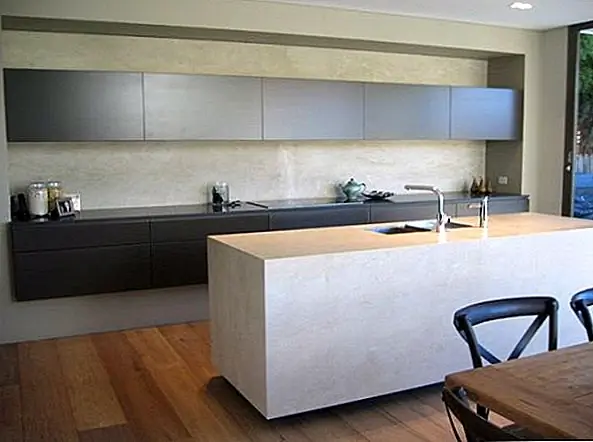 Если ваша кухня спроектирована так, чтобы она выглядела очень чистым, с шкафами, которые не имеют натяжек, сплоченных и сплошных линий и общего минималистского вида, тогда остров кухни должен иметь те же характеристики. У этого может не быть места для хранения, предлагаемого другими проектами, но оно имеет уникальный минималистский дизайн, который в этом случае прекрасно дополняет кухню.