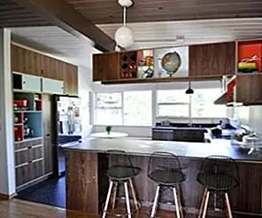 Элегантные современные идеи дизайна интерьера кухни в середине века