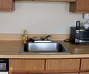 До и после: Dana & Ryan's Galley Kitchen Makeover