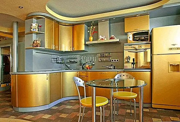 Эта современная кухня полна шикарной привлекательности. Но, будучи окунутым в золото, создается и художественное чутье. Это шикарный, он шикарный, но он также супер уникален и оригинален в дизайне.