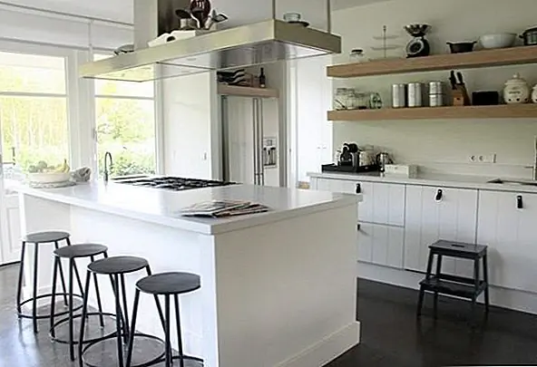 Поиск правильного диапазона капюшона - это не только стиль. Вы также должны учитывать другие аспекты. Вам нужно найти тот, который лучше всего подходит для вашей кухни, и подходит для вашей кухни. Вы должны сначала подумать о его функциональности, а затем вы также должны убедиться, что он хорошо выглядит на кухне. Есть несколько вариантов, чтобы принять во внимание, чтобы проанализировать их все, прежде чем принимать решение.