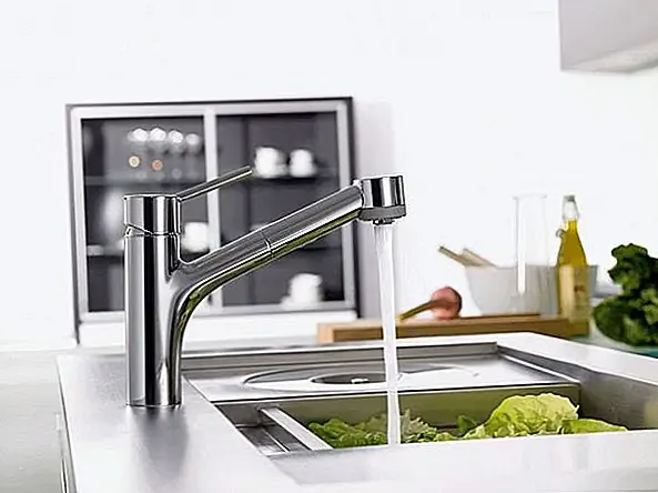 Либо вы моете, варите или чистите, все эти мероприятия будут веселее и приятнее, зная, что вы используете такой особый предмет. Дизайн очень элегантный и поставляется в двух вариантах. Первый из них более мужской, с ребрами и углами. Края слегка ржавые, поэтому он больше похож на старый сборщик, старинный.