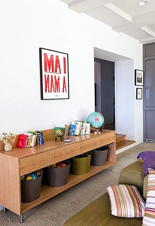 Да, даже часть буфета может работать в детской комнате. Используйте этот дополнительный буфет, чтобы аккуратно и аккуратно хранить игрушки и игры kiddos!