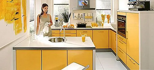 Поскольку он настолько солнечный и дружелюбный, желтый цвет красивый цвет и подходящий выбор для кухни. Это классика, и она также может быть связана с лимонами, пирожными и другими вкусными блюдами, приготовленными на кухне.