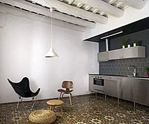 Современная квартира с мозаичным полом и открытыми деревянными потолочными балками