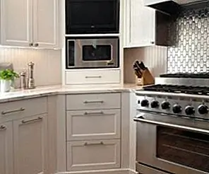 Идеи дизайна и практическое использование угловых кухонных шкафов