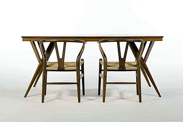 Стул был предназначен для повседневного использования. Тем не менее, он кажется очень артистичным и напоминает типичные экспонаты. Это функционально и стильно. Габаритные размеры стула Elea: W 22.45 "x d 21.25" x h 28.75 ", и он не требует сборки. Стул Элеа выглядел бы красиво в столовой, кухне, террасе, палубе и в основном в другом месте. Доступно за 395 $.