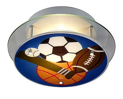 Вот потолочный светильник, который отлично смотрится в спортивной тематической комнате. Он измеряет 4 "H x 13" W и отлично подходит для всех возрастов. Он имеет простую конструкцию и предлагает диффузный и нежный свет. Основание белое и имеет красочные декоративные элементы, видимые на дне. Доступно за 106 $.