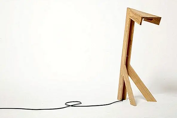 Эта лампа выполнена в Чикаго, а материалы, используемые для ее изготовления, изготавливаются на местном или местном уровне, например дерево, электрические компоненты или сталь. Лампа имеет масляную поверхность, которая длится долгое время и забавный дизайн. Вы можете выбрать цвет стали белого или красного цвета, а также древесины, которая будет дубом или золой. Это позволит вам сделать лучший выбор для вашего дома. Теперь продукт доступен по цене $ 375 на Strand Design. Это, безусловно, привнесет личный контакт в любой дом.