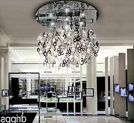 Освещение капель из желтого козла