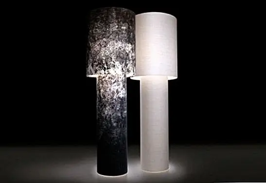 Любой из ламп Трубы будет выглядеть красиво в современном или современном доме, среди других необычных предметов. Это интересная пьеса, которая не слишком проста или слишком смелая. Он имеет только правильное количество выразительности. Используемые цвета - черный и белый, всегда хороший выбор. Они выглядят современно, но стильно и даже элегантно.