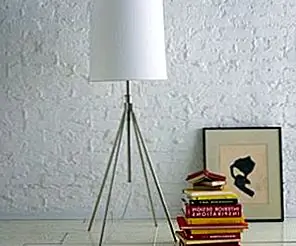 Регулируемый металлический торшер