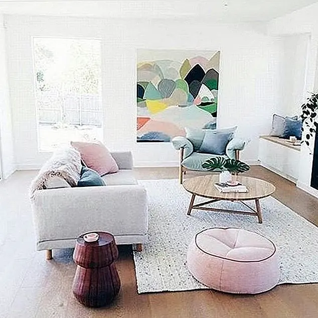 Возможно, вам интересно, откуда исходит цвет в скандинавском стиле. Когда все серое и кремовое, вы должны посмотреть на пастели, чтобы сохранить чистые вибрации. Бледно-розовые, синие, желтые и зеленые оттенки добавят немного поп-музыки, не подавляя. (через Dot и Pop)