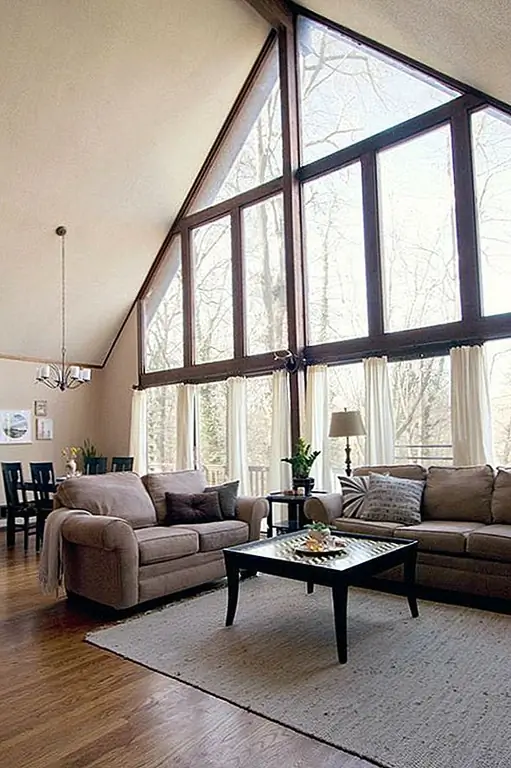 Вся необходимая комната была свежей краской и новой мебелью, и это выглядит потрясающе. Жилая комната шла от устаревшей до прекрасной, и все, что требовалось, было каким-то де-загромождением и переключением мебели. {Найден на witandwhistle}.