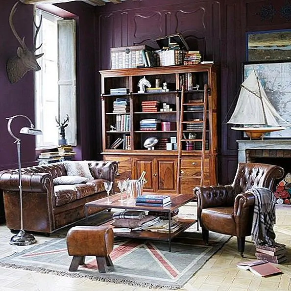 Повседневный и домашний, этот двухуровневый деревянный и железный журнальный столик является отличным дополнением к этой зоне отдыха в этой стране. Его простая, изящная форма - отличный баланс для теплых медовых тонов дерева и случайных книжных стеков, не говоря уже о удобном перспективном плетенном сиденье.