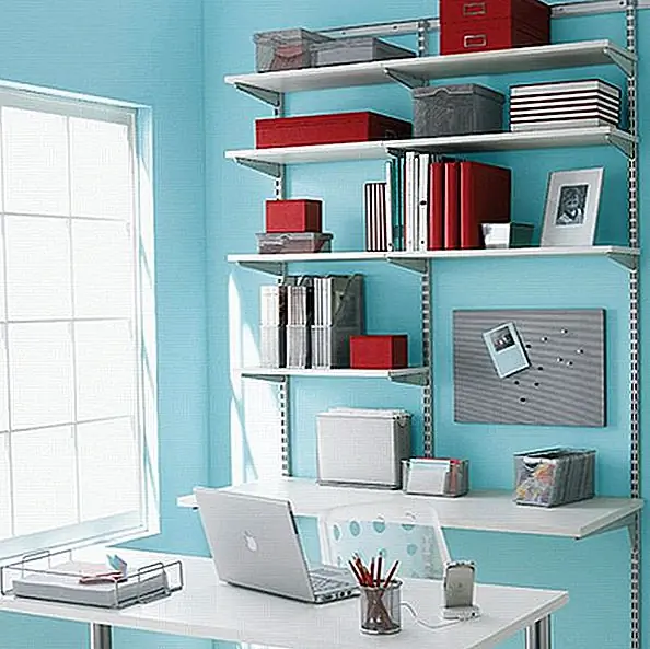 2) elfa Office Shelving & Desk обеспечивает пространство для хранения множества вещей и материалов, сохраняя все видимым и доступным. {Подробнее здесь}