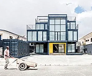 Офисное здание контейнерных контейнеров берет на себя суть его сообщества