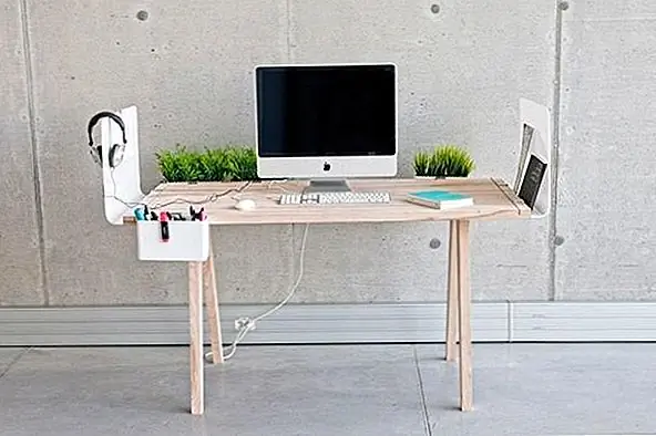 Для тех, кто пользуется аксессуарами для своего рабочего пространства, WORKNEST - идеальный выбор. Это деревянный стол со встроенными слотами и светильниками и белым пластиковым разделителем, который можно использовать в качестве экранов для обеспечения конфиденциальности.