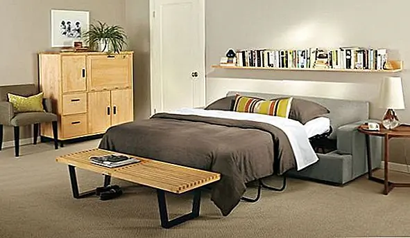 Хотя вы все еще думаете о своем драгоценном пространстве, вы убедитесь, что этот линейный офис Armoire - это практичная и впечатляющая мебель для вашего дома. Его выдвижной стол, встроенные ящики для файлов и регулируемые полки позволят вам сэкономить место и организовать ваши документы организованным образом. Вы также можете сопоставить его с нюансами из своей комнаты, поскольку он доступен в разных нюансах, а семь доступных размеров помогут вам выбрать подходящую деталь для вашего собственного пространства. Таким образом, у вас будет свой собственный офисный стол, где вы сможете работать спокойно и элегантно и экономично, где вы можете хранить все ваши файлы. Доступно за 2300 $.