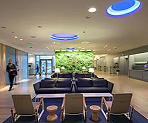 Как украсить лобби?