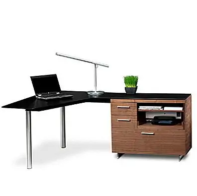 Многофункциональный накопительный шкаф Sequel обеспечивает много места для всех файлов, офисных аксессуаров и принтера. Это часть мебели, которая будет заполнять вашу офисную комнату и которая позволит вам устроить все так, как вам нравится. Теперь вы можете найти все, что вам нужно, поскольку все помещено в нужное место, чтобы вы могли легко найти его.