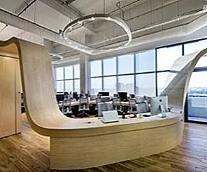 Творческий офис, созданный одной частью мебели