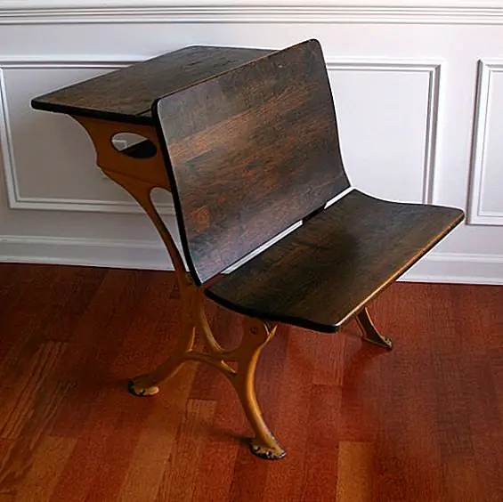 Это не только шикарный и стильный, но и очень хорошо организованный и продуманный дизайн. Он имеет место для хранения книг, ноутбуков и школьных принадлежностей чуть ниже рабочего стола. Верхняя часть 24 '' x 16 '', а стол - 31,5 ''. У этого есть прочная и долговечная конструкция и умный дизайн, который также позволяет скамейке складываться, обеспечивая больше свободного места.